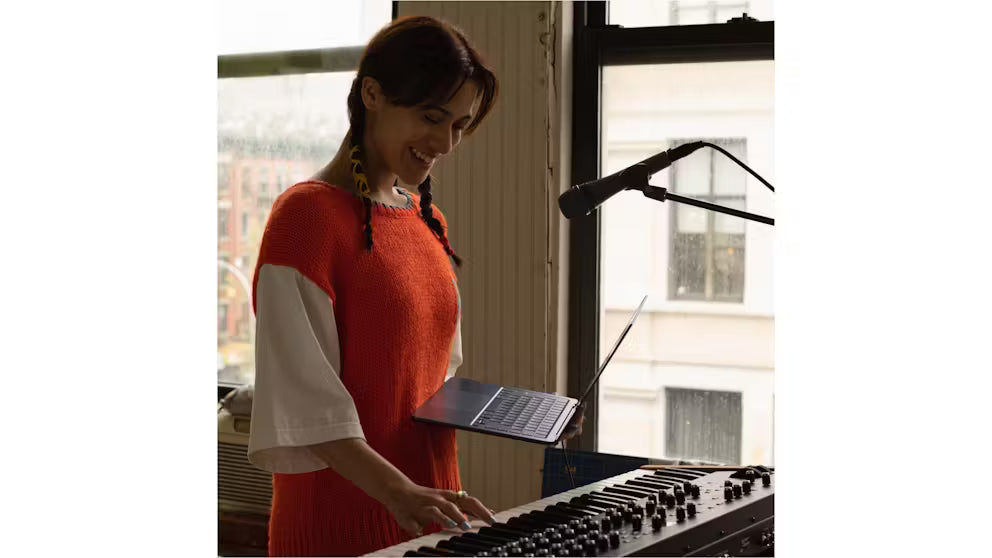 *NEW!* Apple MacBook Air 13.6" 2022 A2681-M2 8-Core CPU /  8GB RAM / 512GB SSD MLY43X/A