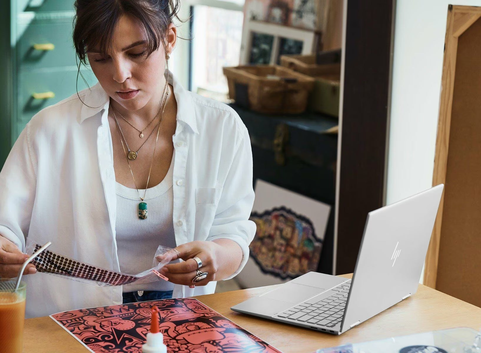 HP Envy x360 13.3 inch 2-in-1 Laptop i7/13.3"/16GB/512GB SSD 13-bf0074TU, Silver [6X0Q9PAR]